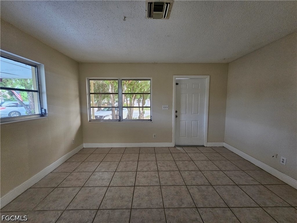 423 Morgan Circle S - Photo 4