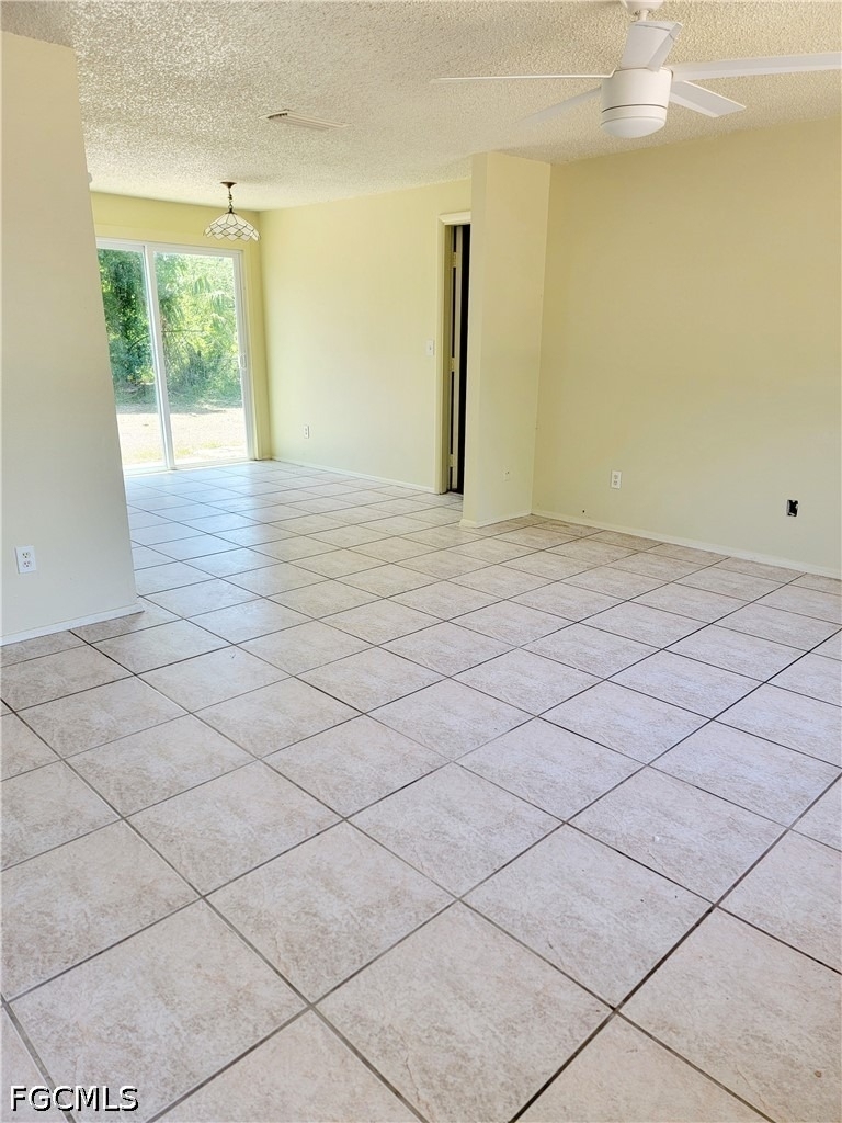 704 W Cleveland Lane - Photo 2