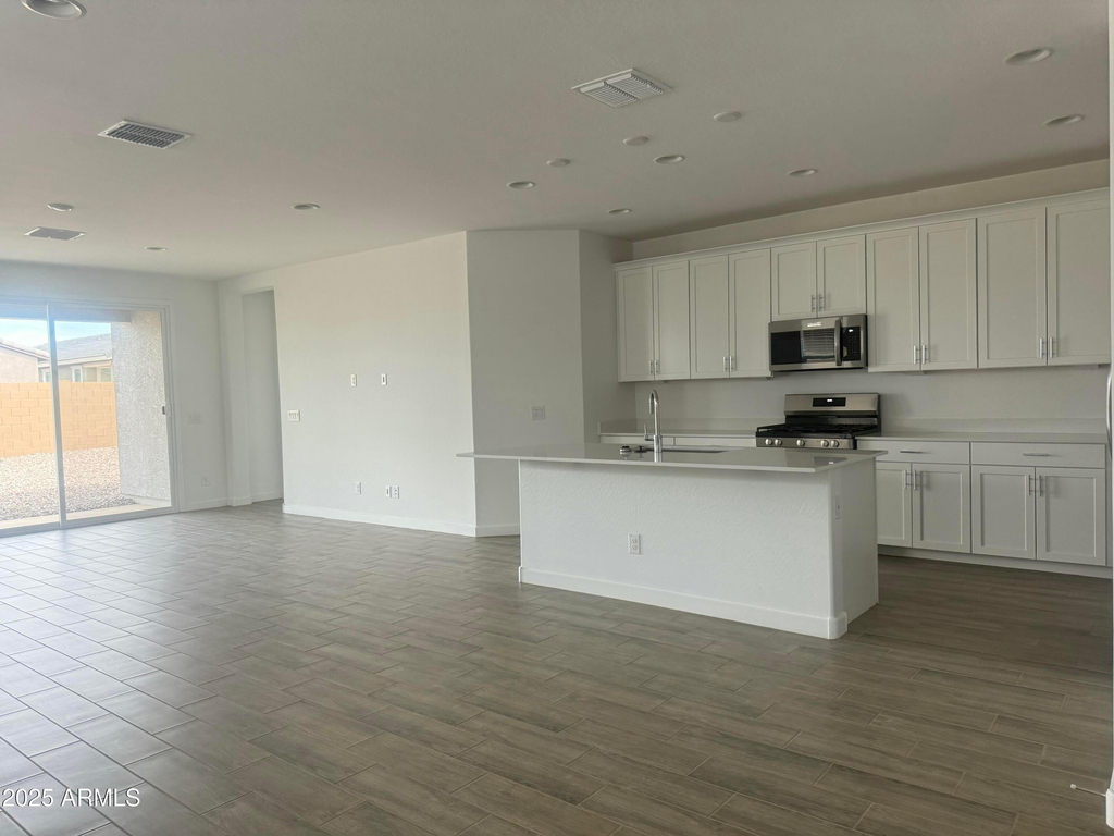 2890 E Frontiersman Lane - Photo 2