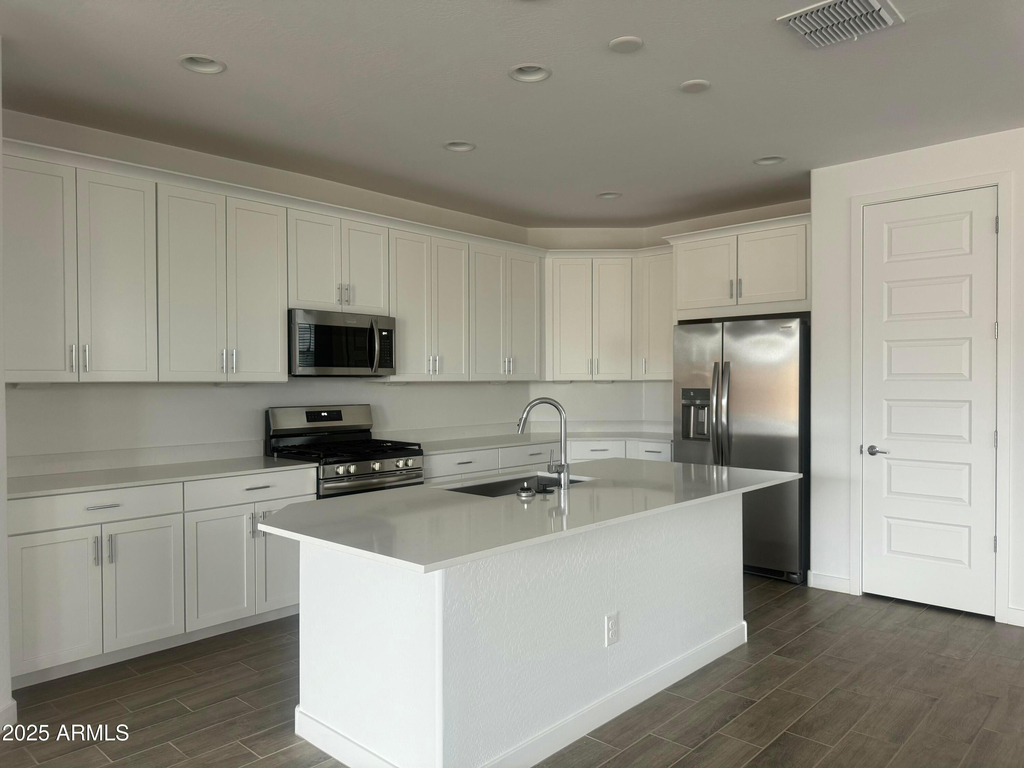 2890 E Frontiersman Lane - Photo 4