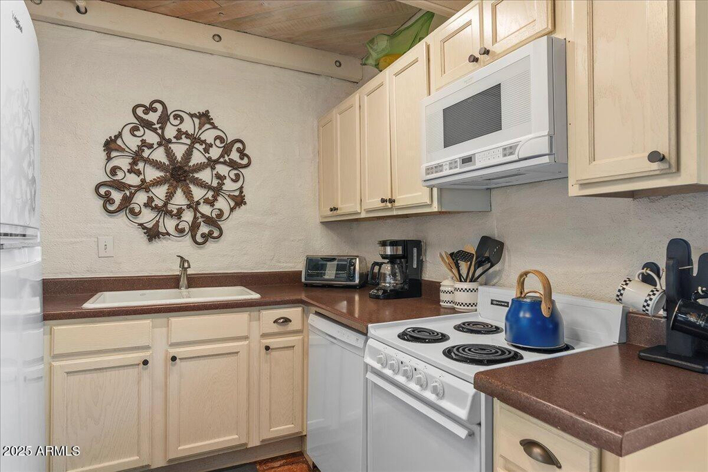 6840 E 2nd Street - Photo 10