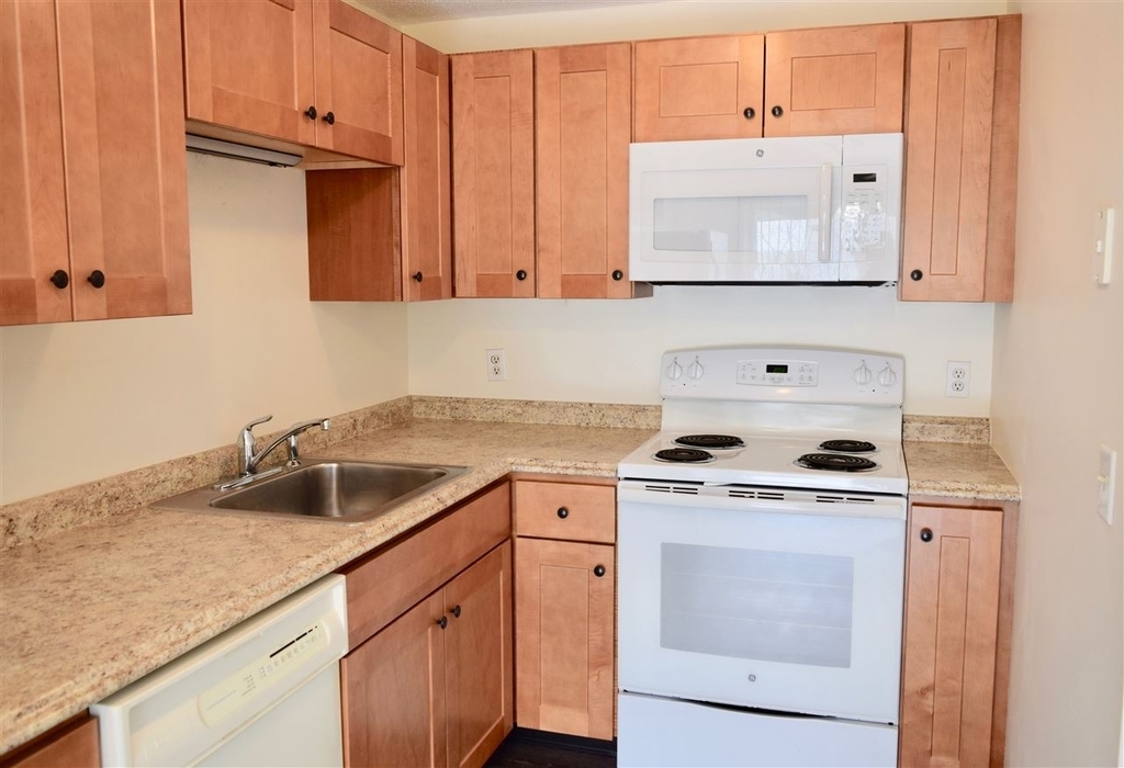 796 Court - Photo 3