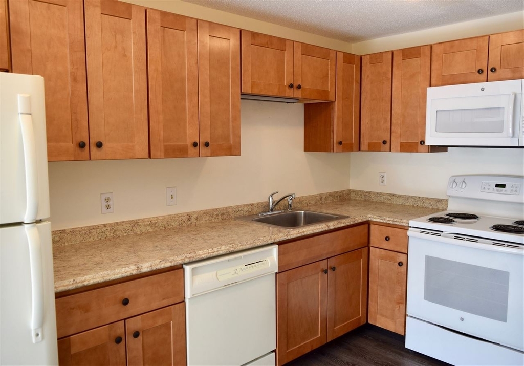 796 Court - Photo 0