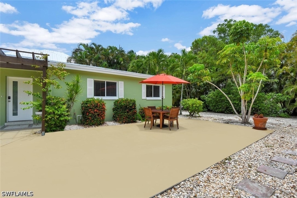 1155 6th Street S - Photo 2
