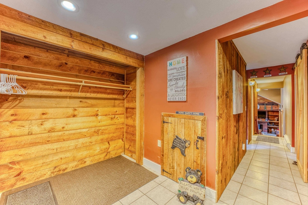 28 Condo - Photo 3
