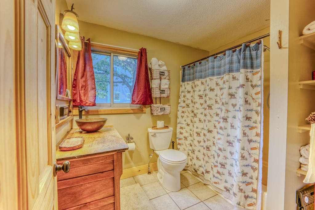28 Condo - Photo 4