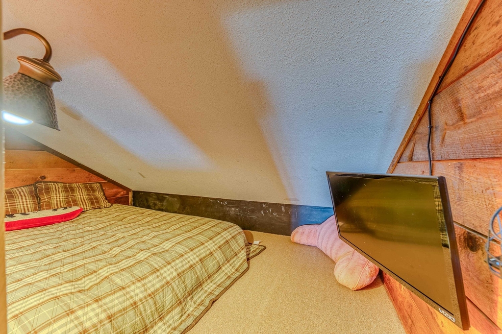28 Condo - Photo 9