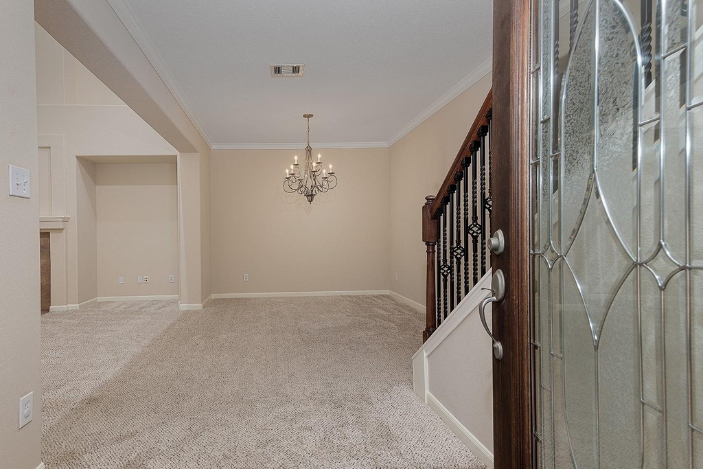 50 E Pipers Green - Photo 2