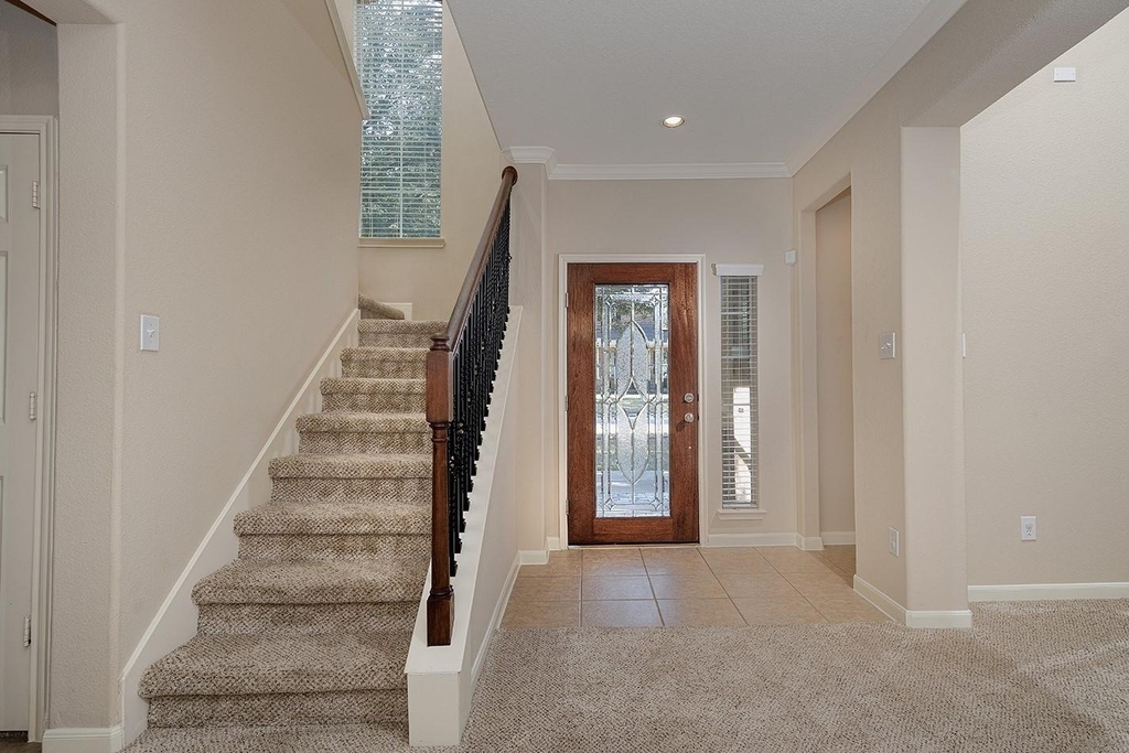 50 E Pipers Green - Photo 3