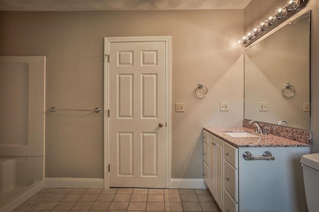 28 Newton - Photo 22