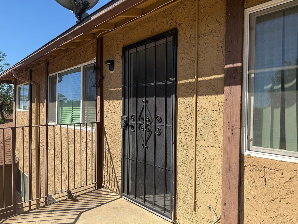 3302 W Loma Lane - Photo 0