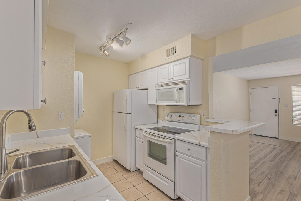 5995 N 78th Street - Photo 7