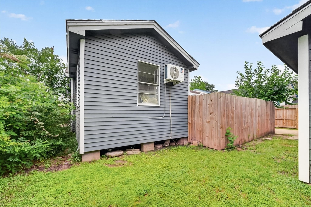 6715 Victoria Street - Photo 2