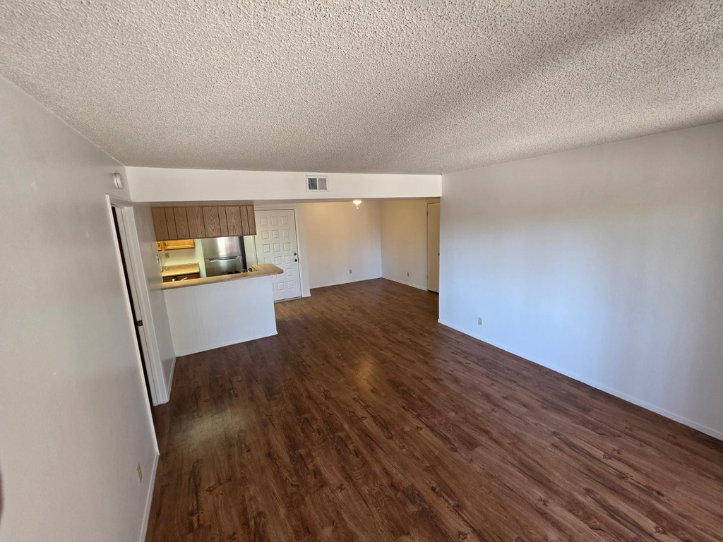 540 N May Street - Photo 8