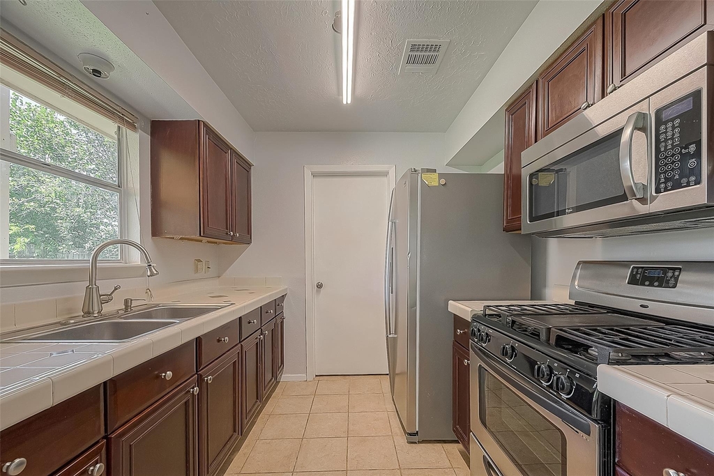 1006 Melford Avenue - Photo 8