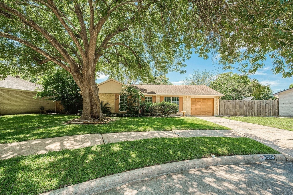 1006 Melford Avenue - Photo 0