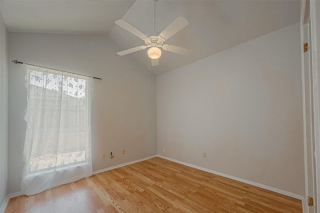 1006 Melford Avenue - Photo 6