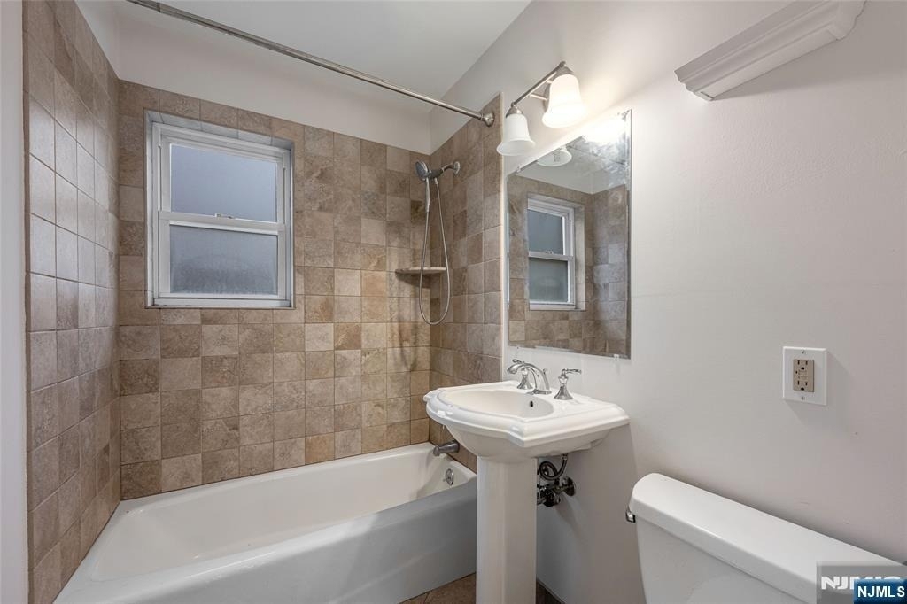 121 Regency - Photo 13