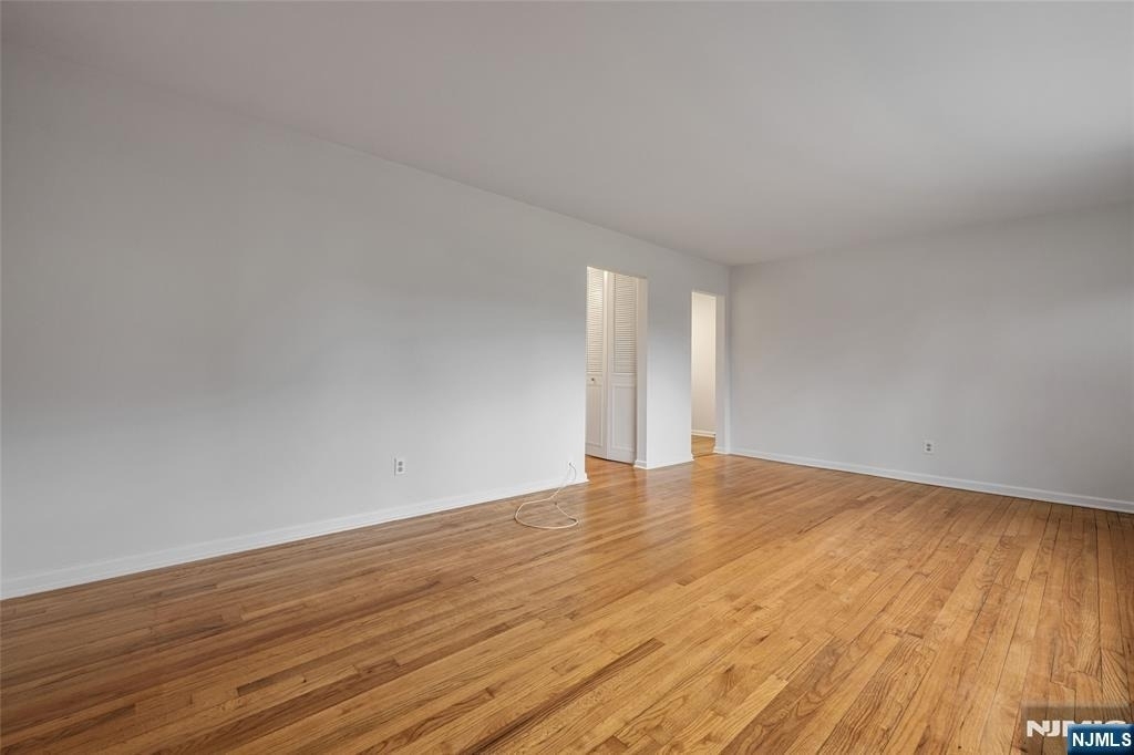121 Regency - Photo 3