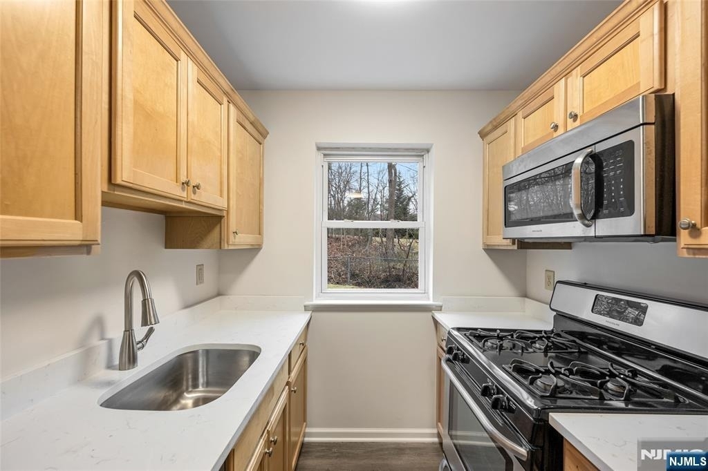 121 Regency - Photo 7