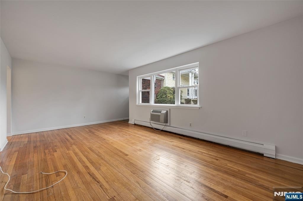 121 Regency - Photo 2