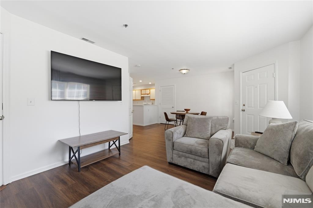 5301 Tudor - Photo 5
