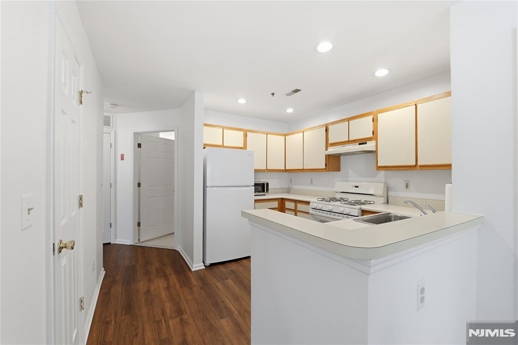 5301 Tudor - Photo 10