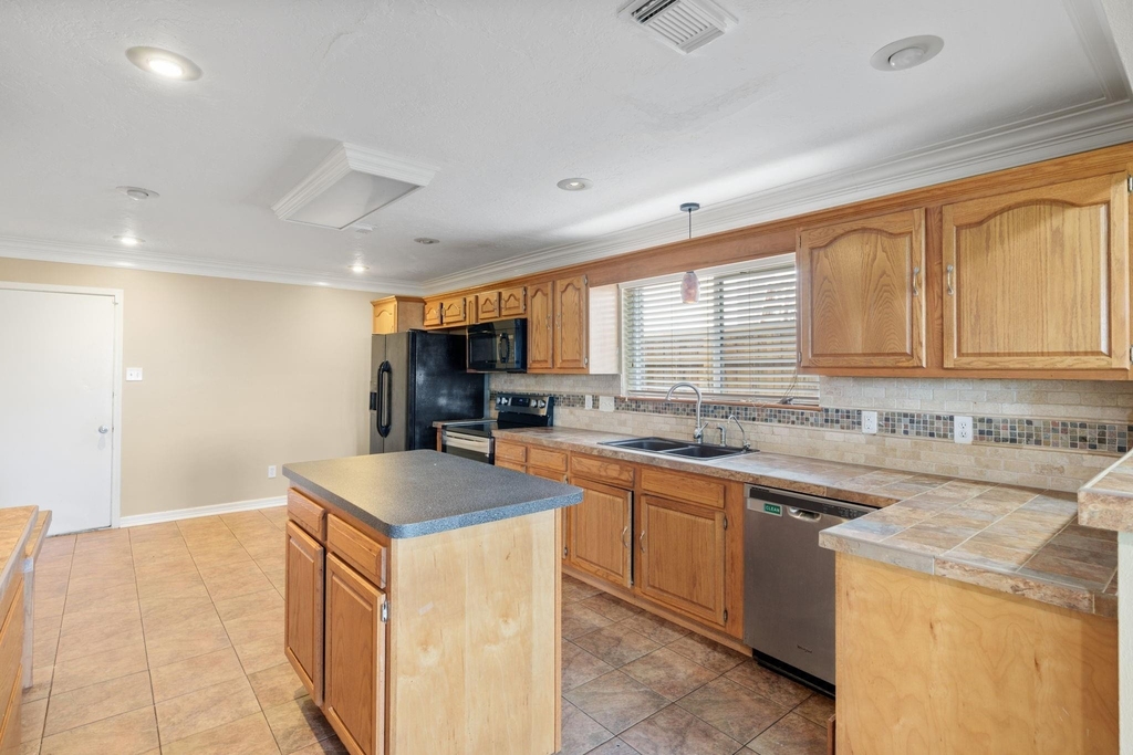 8030 Pine Falls Drive - Photo 6