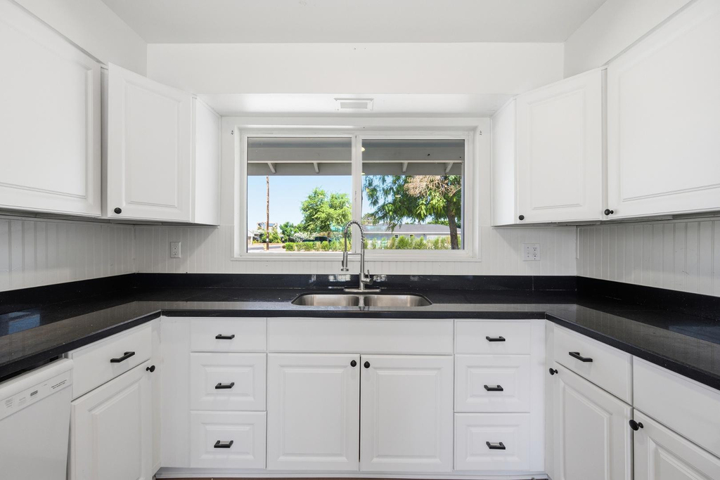2558 N 40th Street - Photo 8