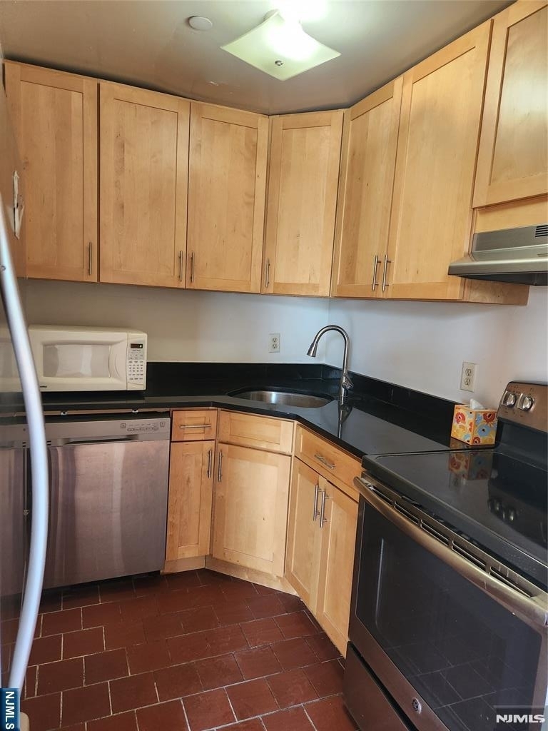 840 River - Photo 7
