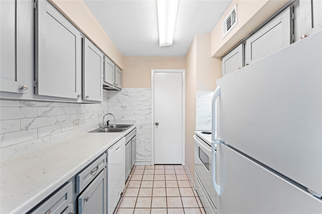 3316 Burke Road - Photo 9