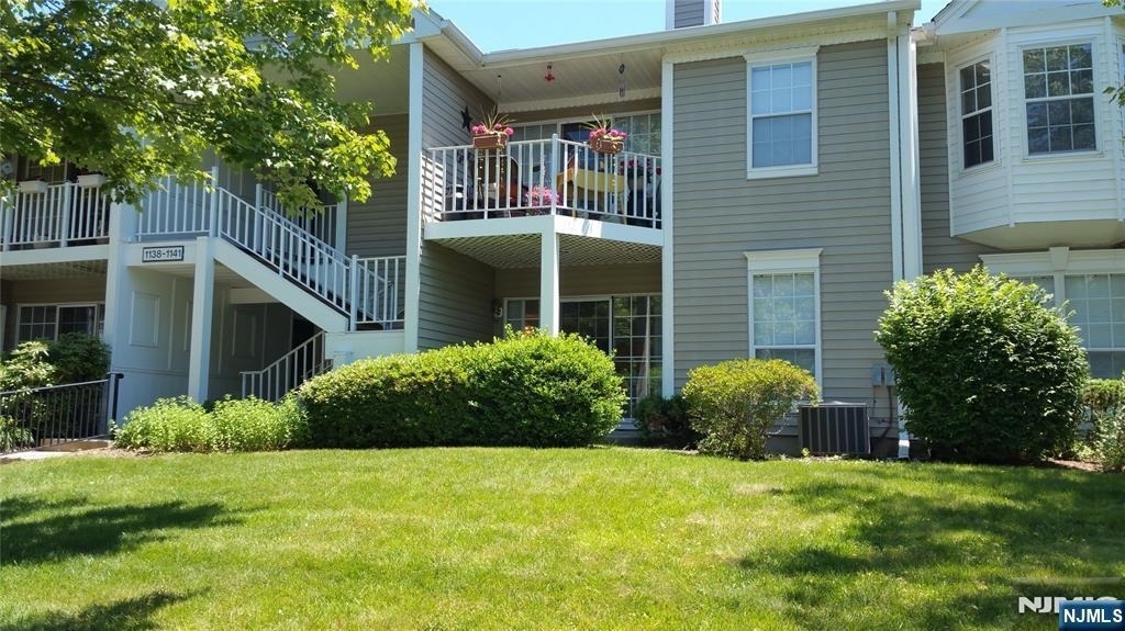 1138 Sycamore - Photo 0