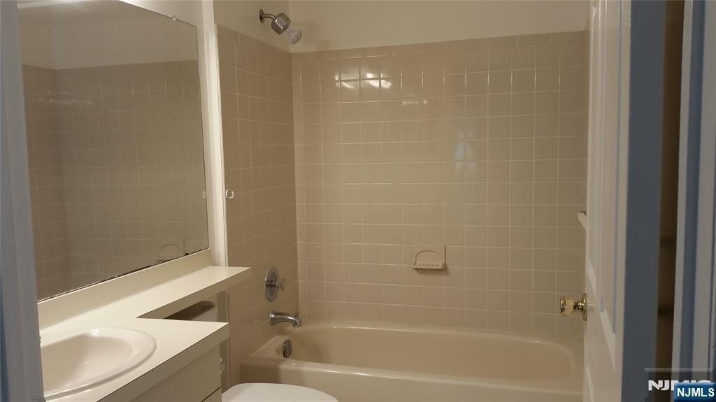 1138 Sycamore - Photo 4