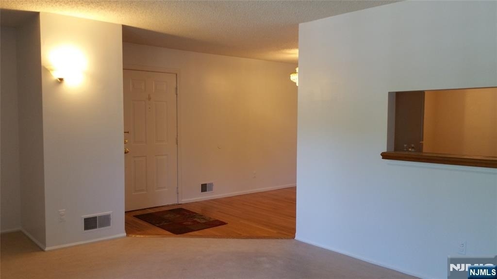 1138 Sycamore - Photo 2