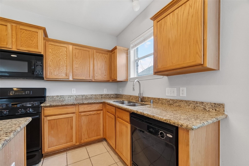 16119 Gavin Lane - Photo 12