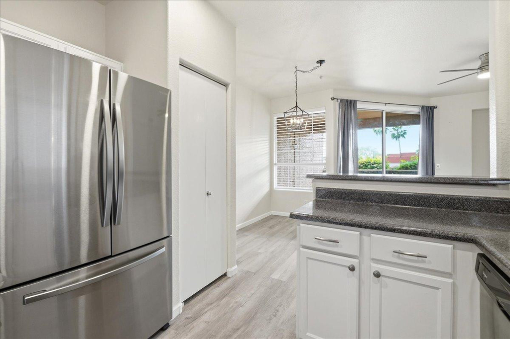 1633 E Lakeside Drive - Photo 6