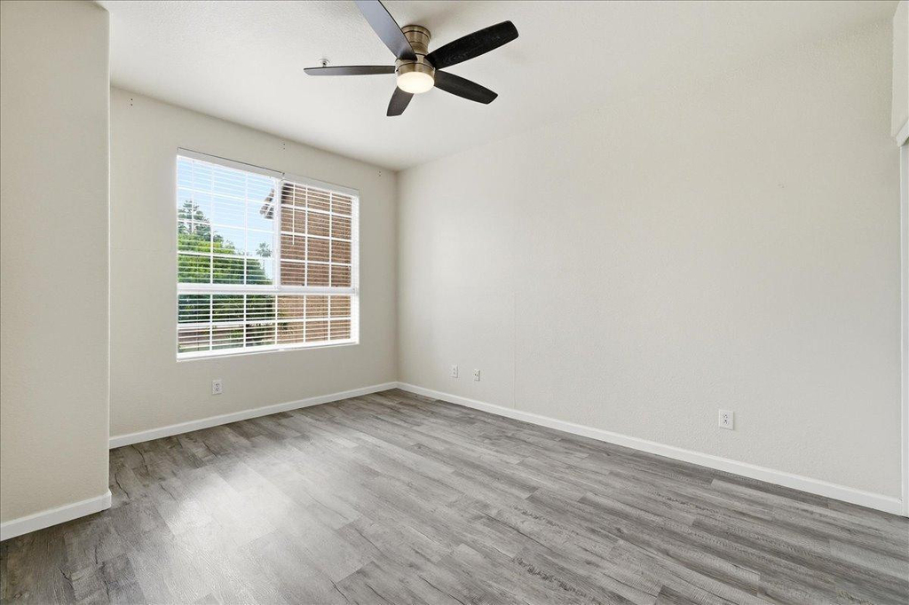 1633 E Lakeside Drive - Photo 8