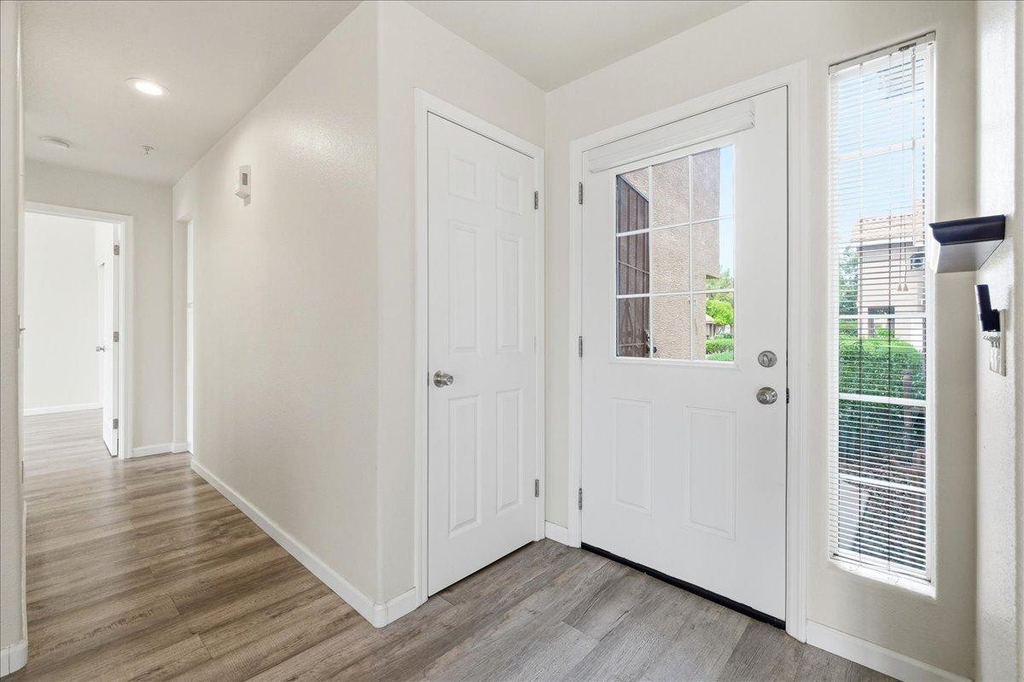 1633 E Lakeside Drive - Photo 23