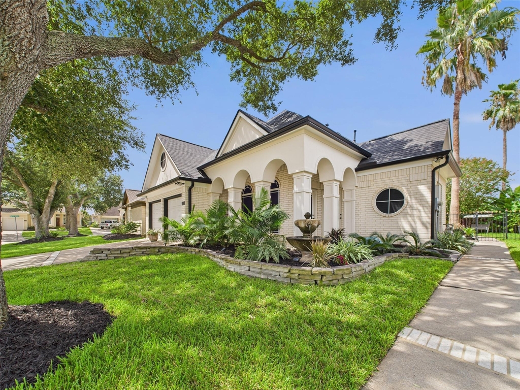 203 Las Brisas Street - Photo 1