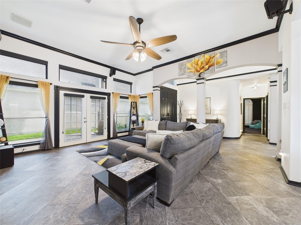 203 Las Brisas Street - Photo 8