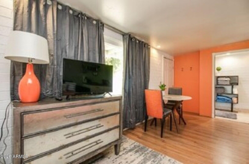 830 E Maryland Avenue - Photo 1