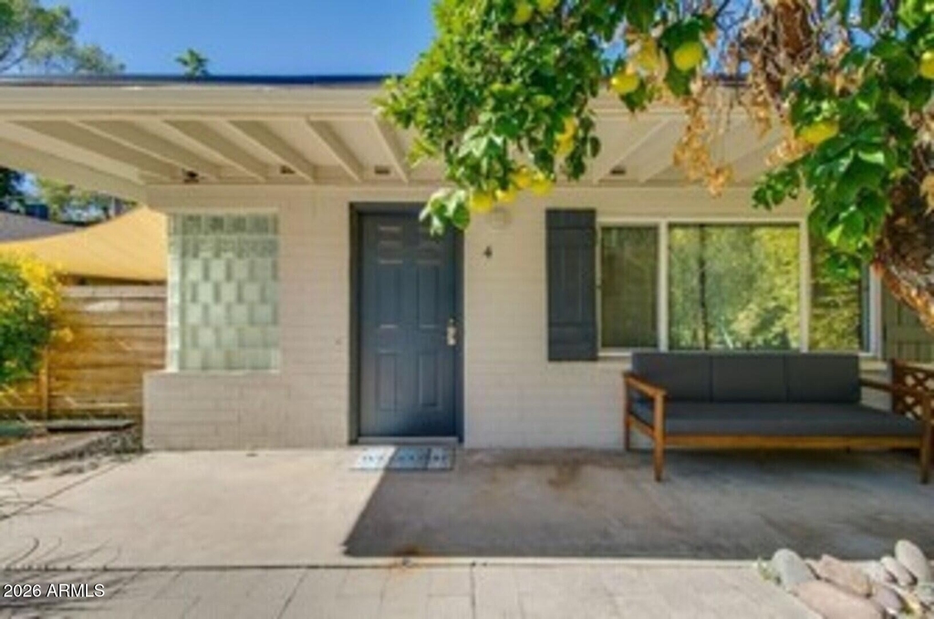 830 E Maryland Avenue - Photo 2