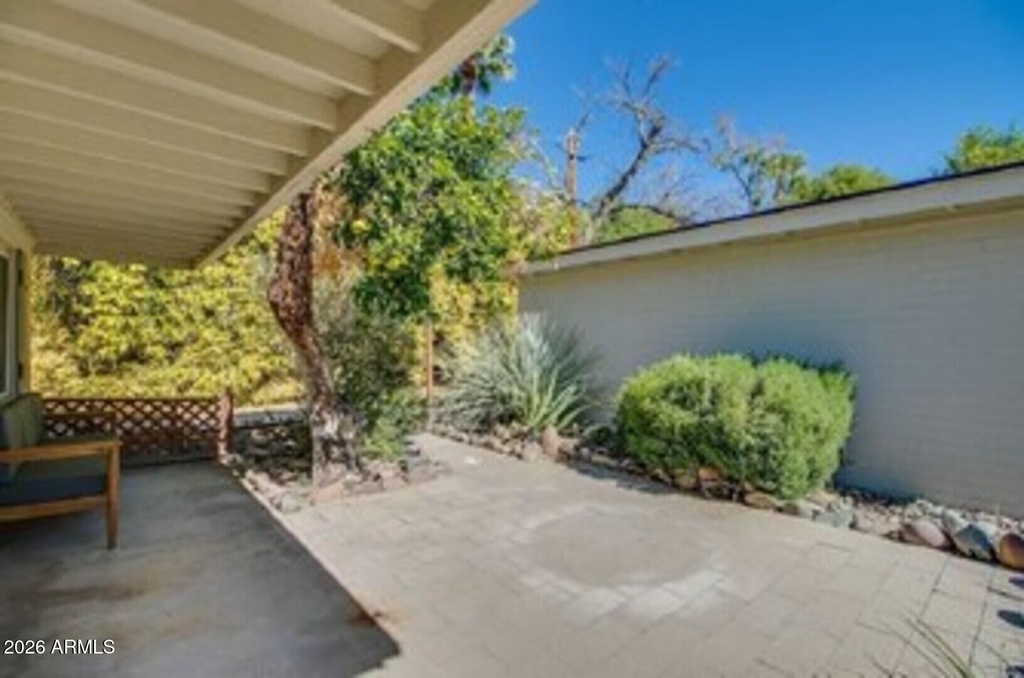 830 E Maryland Avenue - Photo 13