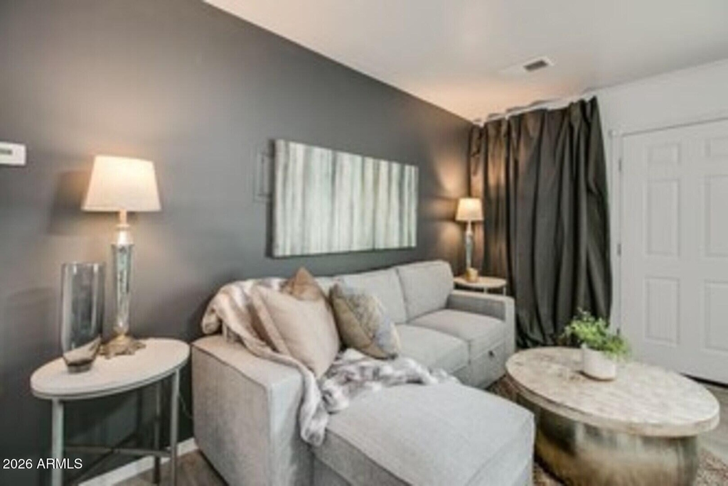 830 E Maryland Avenue - Photo 4