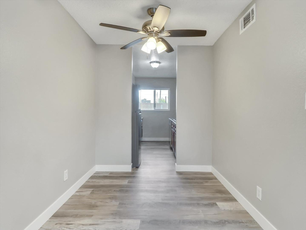 260 W 8th Avenue - Photo 5