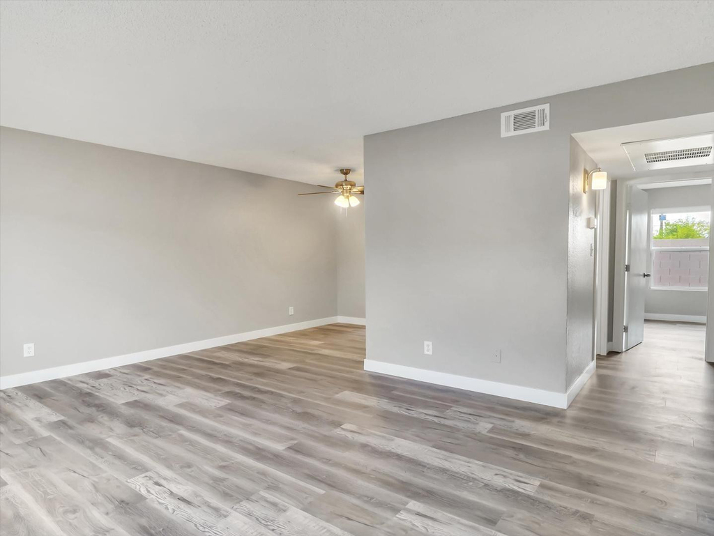 260 W 8th Avenue - Photo 1