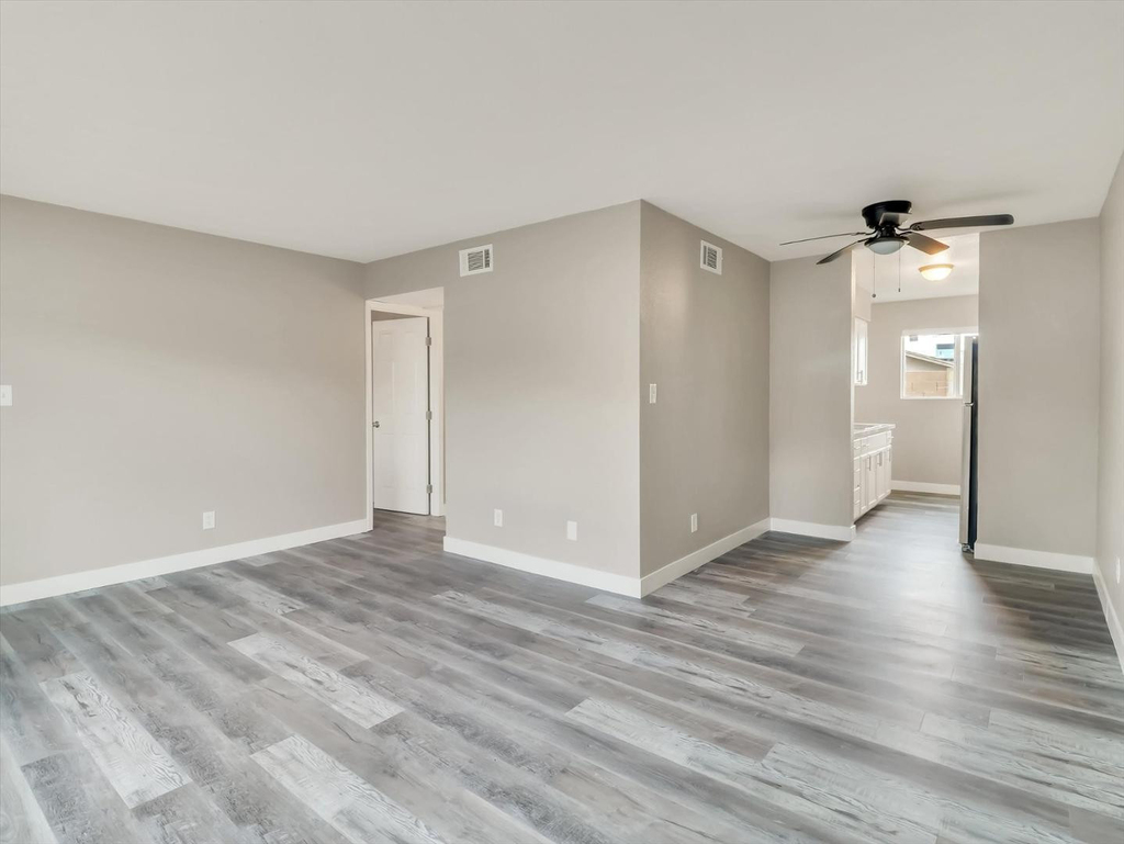 260 W 8th Avenue - Photo 6