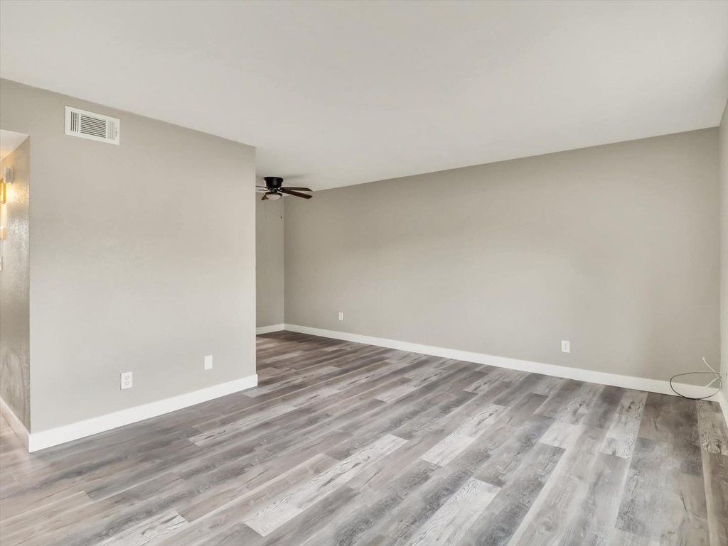 260 W 8th Avenue - Photo 7