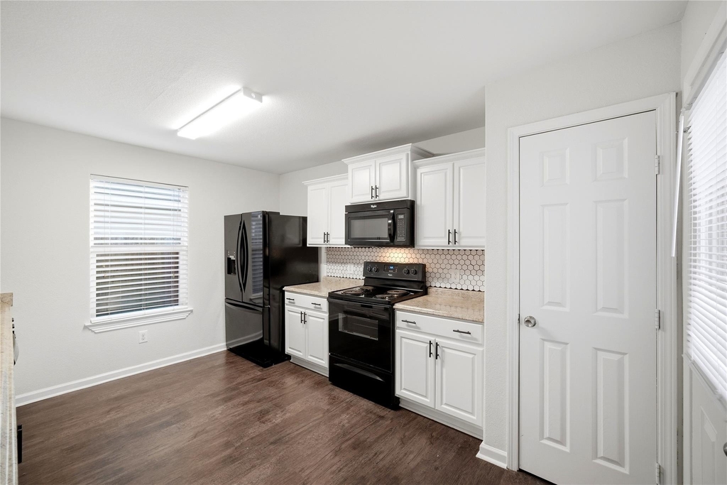 12731 Mystic Water Lane - Photo 8