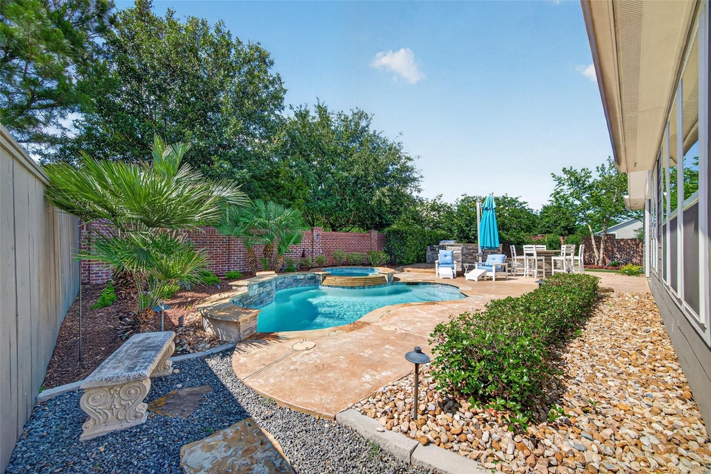 2072 Laurie Darlin Drive - Photo 33